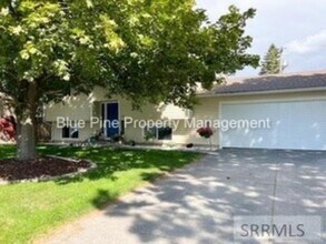 1975 Falcon Dr in Ammon, ID - Building Photo - Building Photo