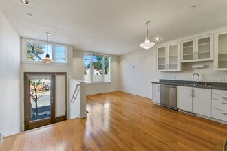 420 Cornell Ave in Albany, CA - Building Photo - Building Photo