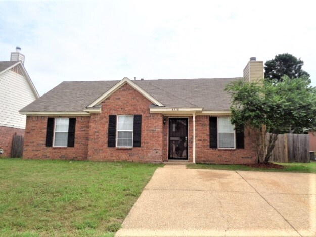 4938 Copper Valley Dr E in Memphis, TN - Foto de edificio