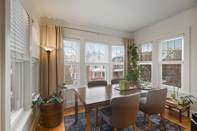 1624 W Olive Ave, Unit 2 in Chicago, IL - Foto de edificio - Building Photo