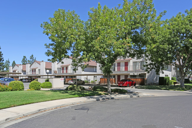 Olivewood Apartments in Merced, CA - Building Photo - Building Photo