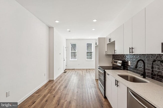 1125 W Cumberland St in Philadelphia, PA - Foto de edificio - Building Photo