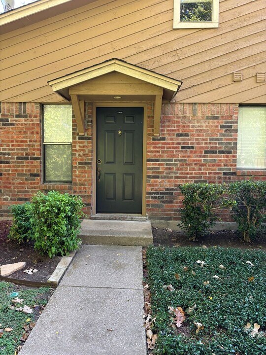 5638 Cedar Creek Dr-Unit -5638 Cedar Creek Drive in Benbrook, TX - Building Photo