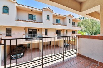 231 Majorca Ave, Unit F in Coral Gables, FL - Building Photo - Building Photo