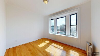 387 S 4th St in Brooklyn, NY - Foto de edificio - Building Photo
