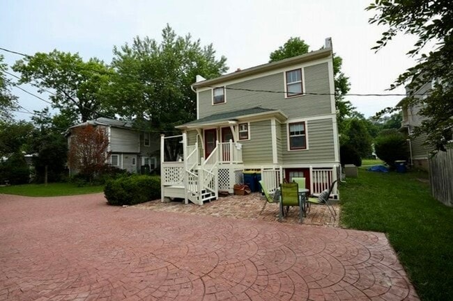 property at 347 W Franklin St