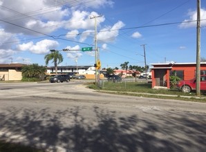 715 NW 1st Ave in Homestead, FL - Foto de edificio - Building Photo