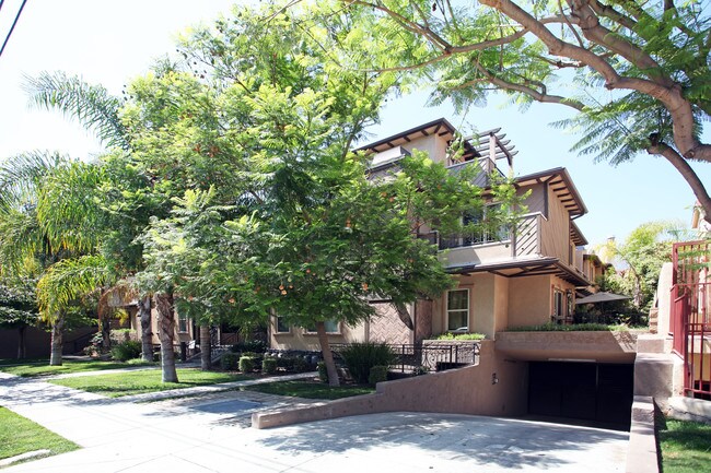 345 W Loraine St in Glendale, CA - Building Photo - Building Photo