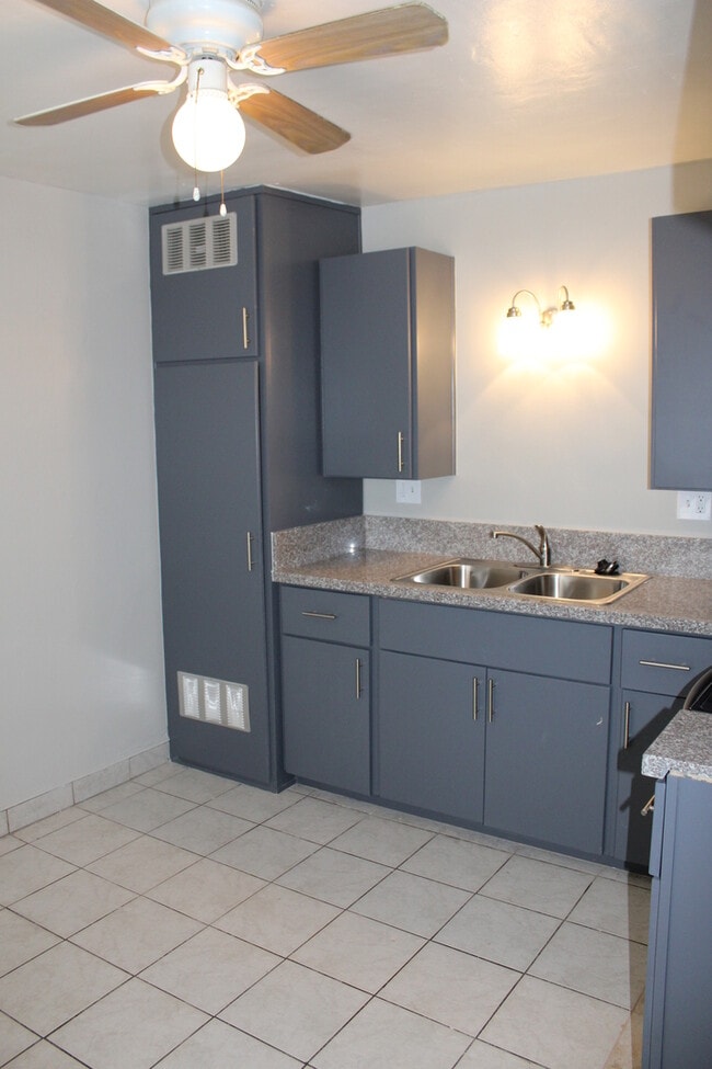 1802 Cherry St in Bakersfield, CA - Building Photo - Building Photo