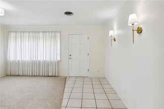 2311 Metairie Ct in Metairie, LA - Foto de edificio - Building Photo