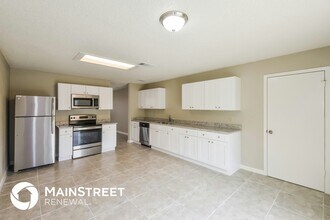 8007 Manderly Pl in Converse, TX - Foto de edificio - Building Photo