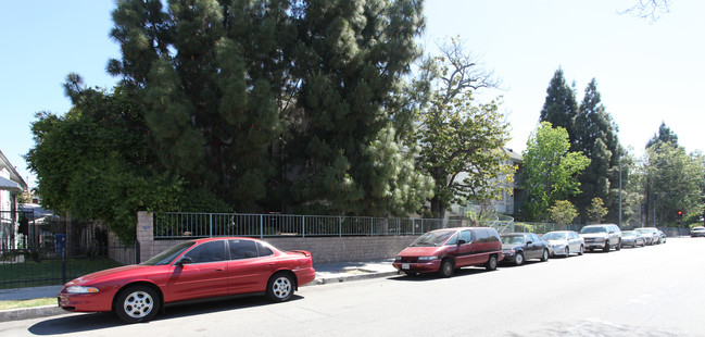 Roberta Stephens Villa I in Los Angeles, CA - Building Photo - Building Photo