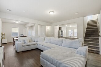 8434 Beacon Bay Cir in Mont Belvieu, TX - Building Photo - Building Photo