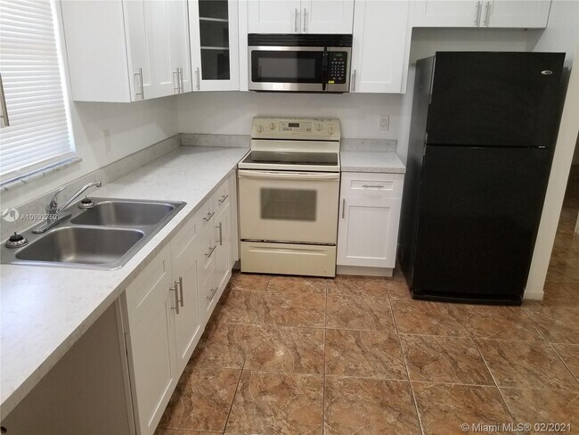 2220 Garfield St-Unit -front in Hollywood, FL - Building Photo - Building Photo