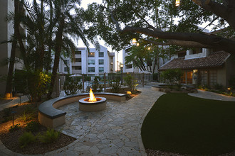 Del Prado in Phoenix, AZ - Foto de edificio - Building Photo