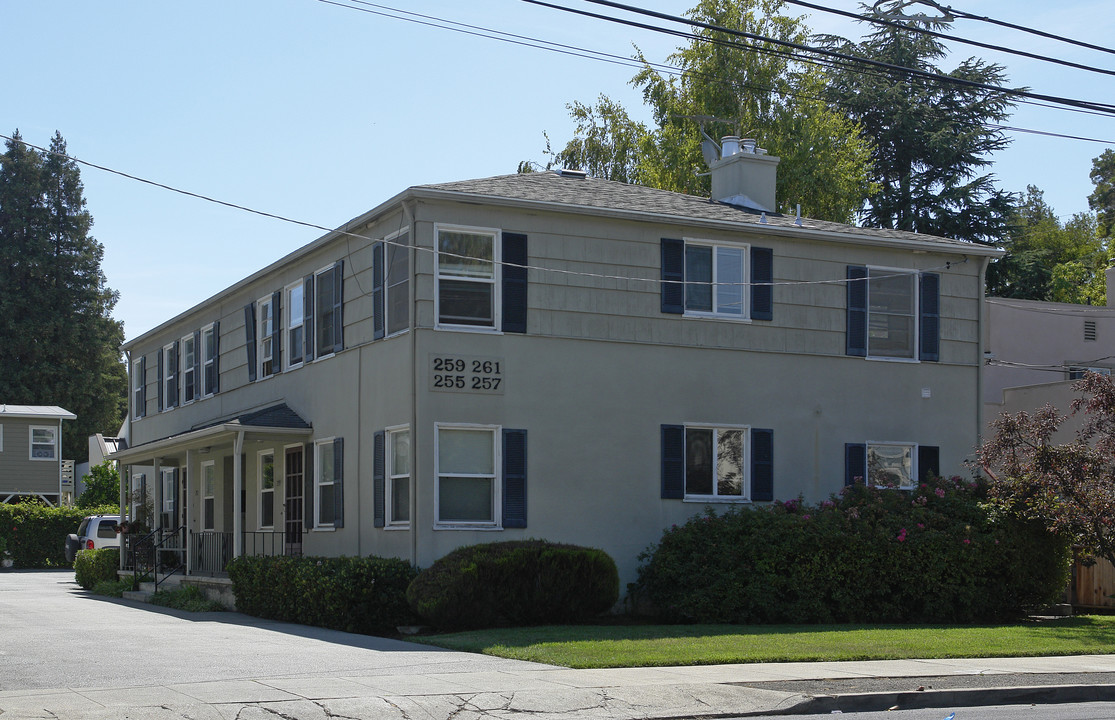 255 Harrison Ave in Redwood City, CA - Foto de edificio