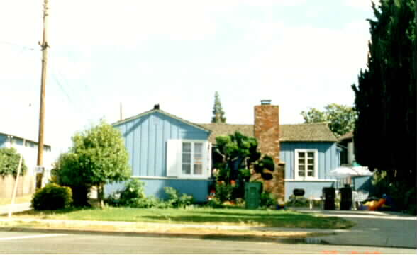 389 Meek Ave in Hayward, CA - Foto de edificio - Building Photo