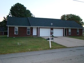 5028-5030 N Main St in Milan, TN - Foto de edificio - Building Photo