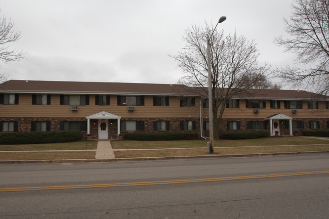 The Meadows in West Bend, WI - Foto de edificio - Building Photo