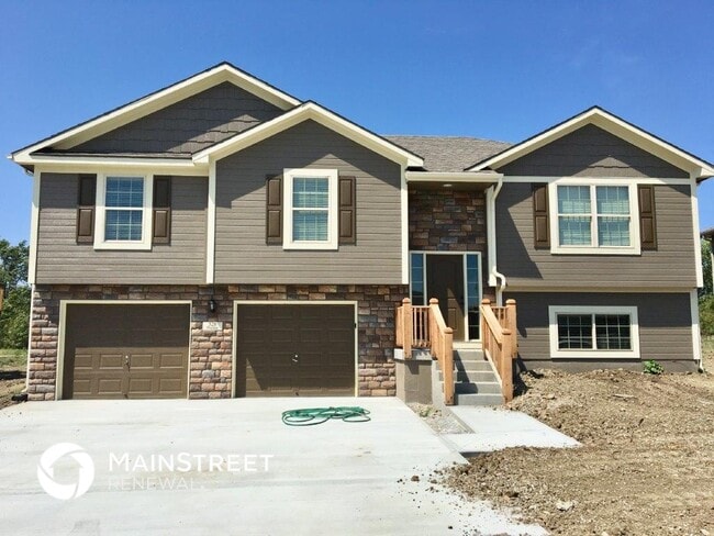 property at 528 S Poplar St