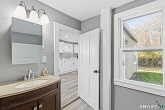 76 Skinner St in East Hampton, CT - Building Photo - Building Photo