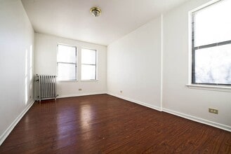 1734 E 72nd St Chicago, IL 60649 in Chicago, IL - Building Photo - Building Photo