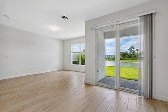 4159 Lagoon Shore Dr in Greenacres, FL - Building Photo - Building Photo