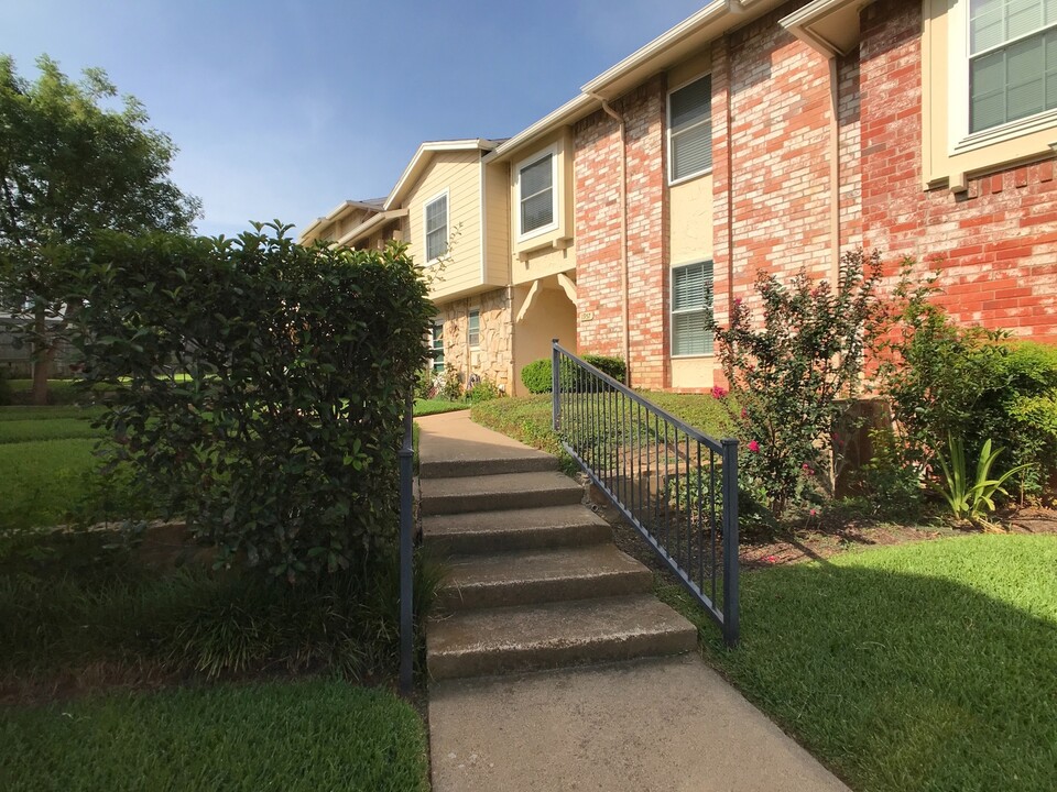 1957 Shorewood Dr in Grapevine, TX - Building Photo