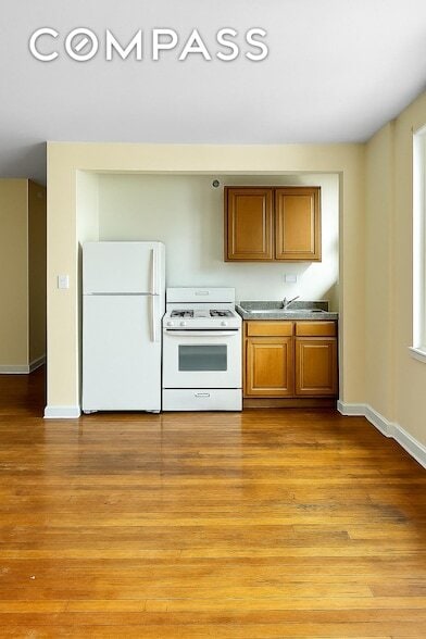 property at 1466 E Gun Hill Rd