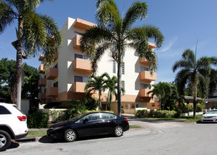 227 Antiquera Ave in Miami, FL - Building Photo - Building Photo