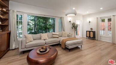 237 S Doheny Dr in Beverly Hills, CA - Building Photo - Building Photo
