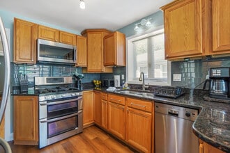 7002 W Farragut Ave in Chicago, IL - Building Photo - Building Photo