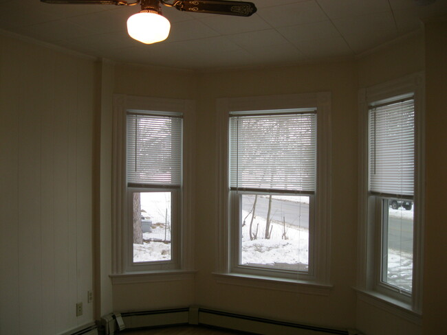 24 Oak St, Unit 24 Oak Street in Dover, NH - Foto de edificio - Building Photo