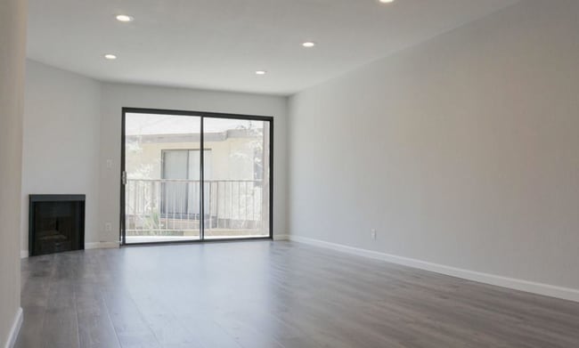 620 W Hyde Park Blvd in Inglewood, CA - Building Photo - Building Photo