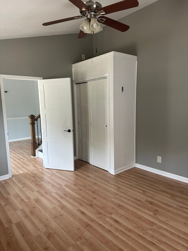 134 Huntington Rd in Delafield, WI - Building Photo - Building Photo