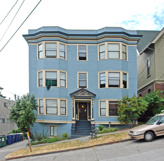 Corona Apartments in Seattle, WA - Building Photo - Building Photo