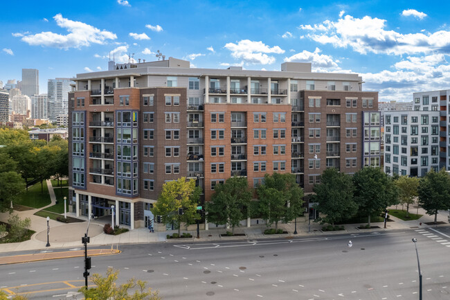 Parkside of Old Town in Chicago, IL - Building Photo - Building Photo