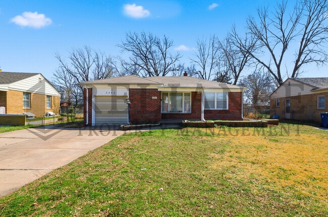 property at 2242 S Ridgewood Dr