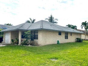 1322 Pines Ln in West Palm Beach, FL - Foto de edificio - Building Photo
