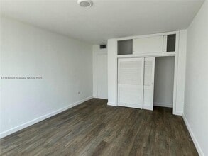 7545 E Treasure Dr in North Bay Village, FL - Building Photo - Building Photo