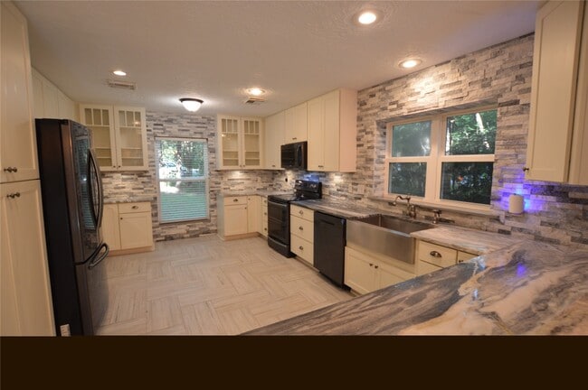 property at 2 Arnica Ct