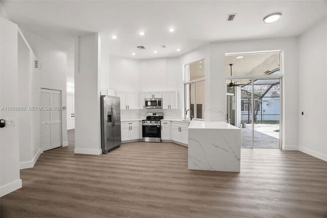 property at 2611 Oakbrook Ct