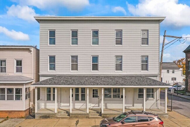 44 Saratoga Ave in Mechanicville, NY - Building Photo - Building Photo