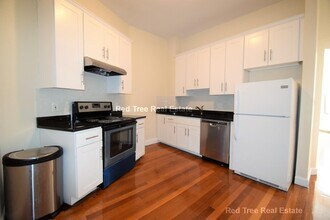 1728 Beacon St, Unit 1 in Brookline, MA - Building Photo - Building Photo