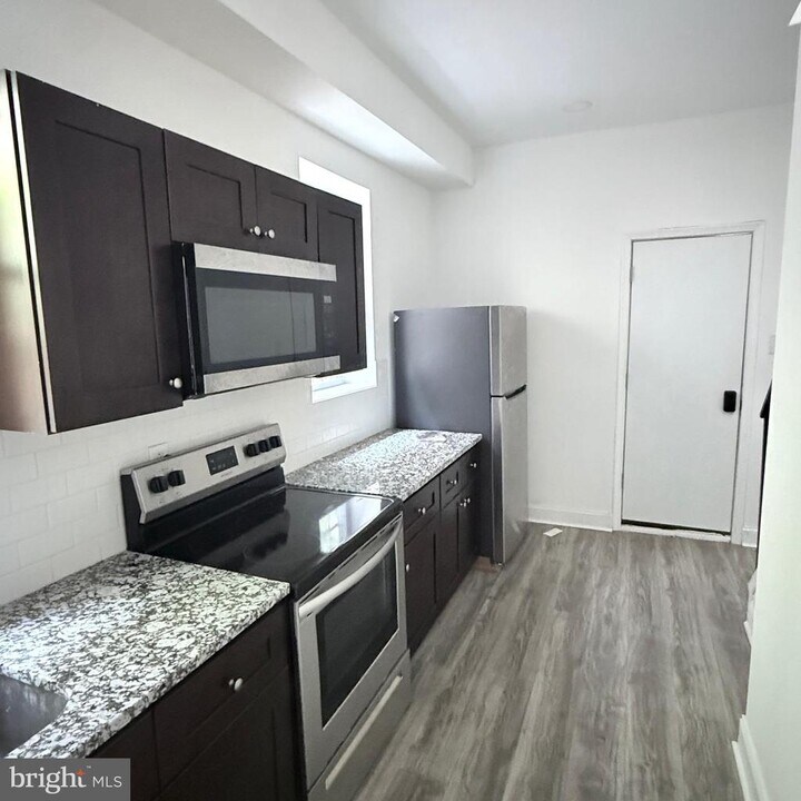 1612 W Susquehanna Ave in Philadelphia, PA - Building Photo