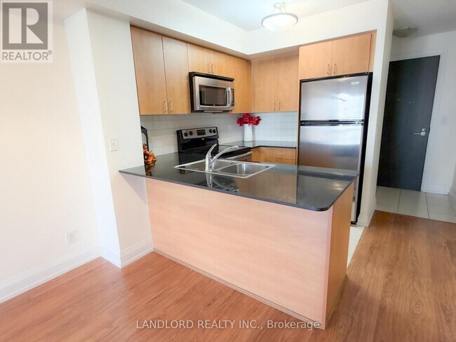 1070 Sheppard Ave W in Toronto, ON - Building Photo - Building Photo