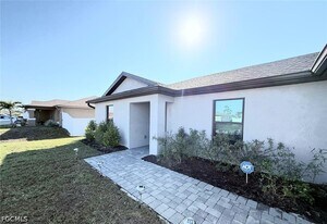 1926 NW 15th St in Cape Coral, FL - Building Photo