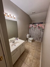 521 Small Cedar Dr, Unit Room 2 in League City, TX - Foto de edificio - Building Photo