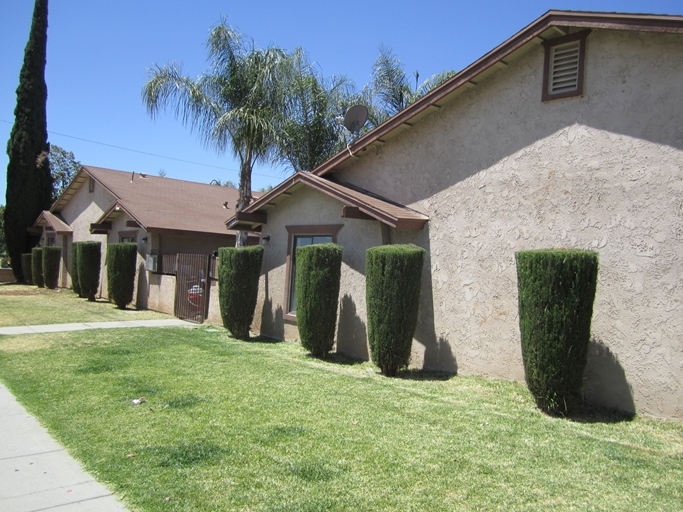 13959-13979 Frederick St in Moreno Valley, CA - Building Photo