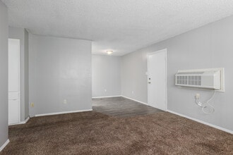 Crossland Square in Lawton, OK - Building Photo - Interior Photo